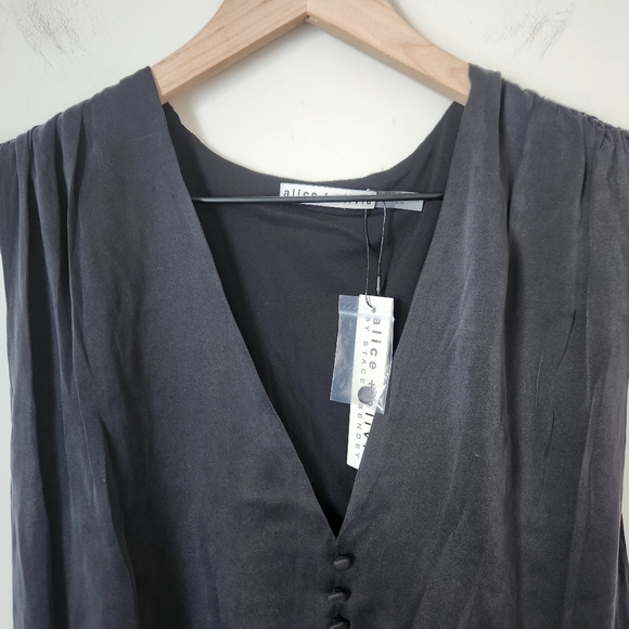 NWT Alice + Olivia | Silk Blend V-Neck Button Front Sleeveless Blouse - Size M - Picture 2 of 10